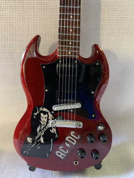 AC/DC (GIbson SG de ANGUS YOUNG)