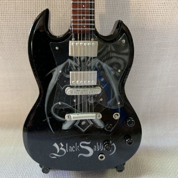BLACK SABBATH (Gibson SG de TOMMY IOMMI)
