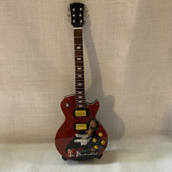 BONAMASSA, JOE (Gibson LES PAUL fondo rojo) - Imagen 2