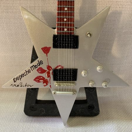 DEPECHE MODE (Guitarra Estrella de MARTIN GORE, Concierto de Moscu)