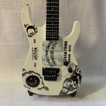 HAMMET, KIRK (ESP-OUIJA fondo blanco de KIRK HAMMET-METALLICA)