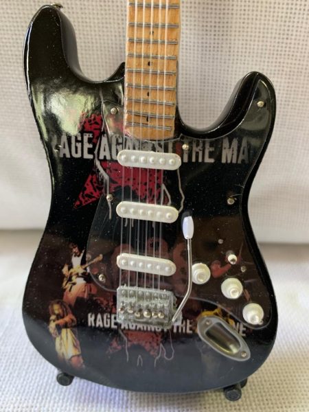 RAGE AGAINST THE MACHINE (Fender Stratocaster de TOM MORELLO)