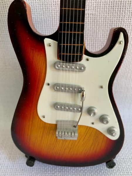 GUITARRA STANDARD LISA Color Madera-Blanco