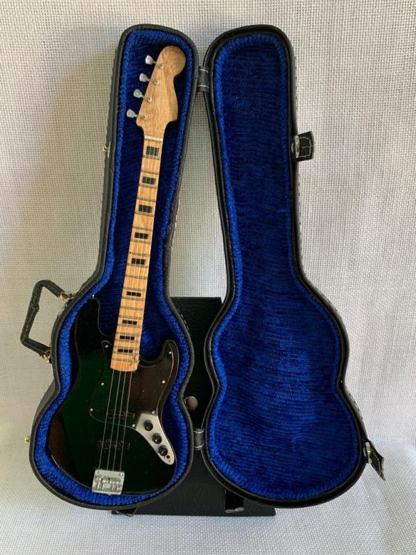 BAJO LISO FENDER JAZZ Color Todo Negro - Imagen 3