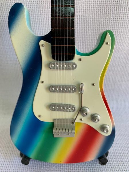 GUITARRA STANDARD LISA Color Arco Iris-Blanco