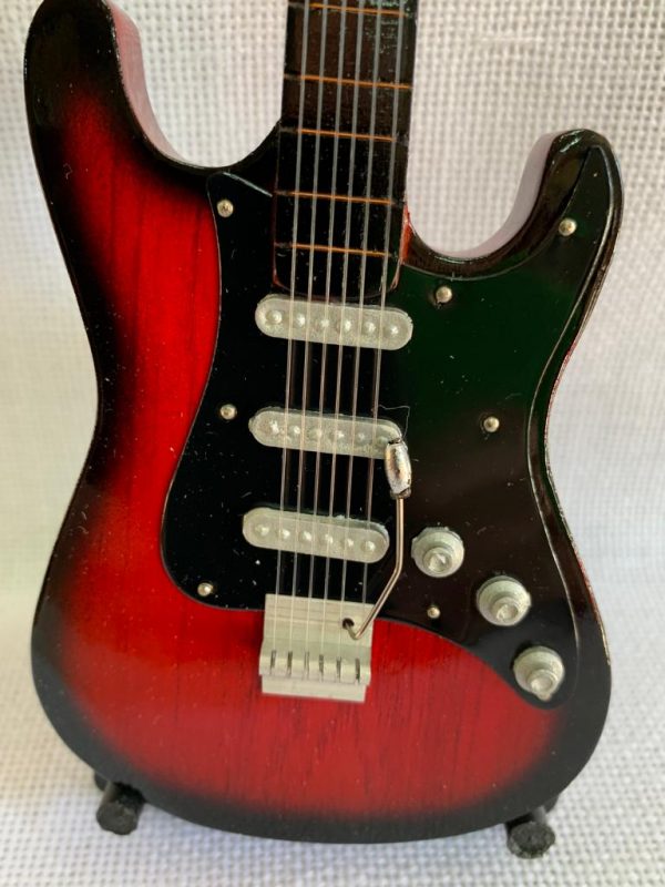 GUITARRA STANDARD LISA Color Rojo-Negro