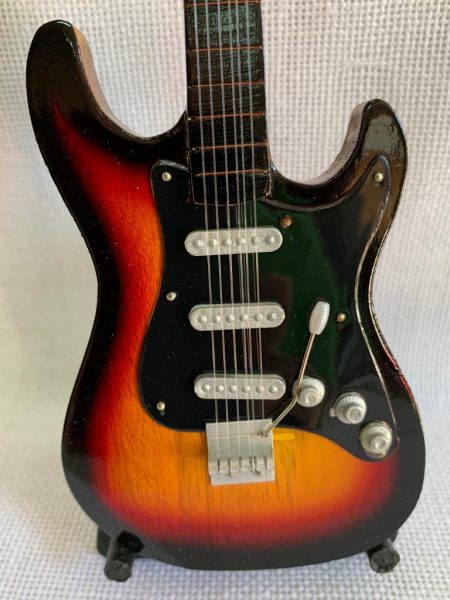 GUITARRA STANDARD LISA Color Madera-Negro