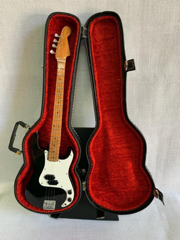 BAJO LISO FENDER-ROCK Color Negro/Blanco - Imagen 4