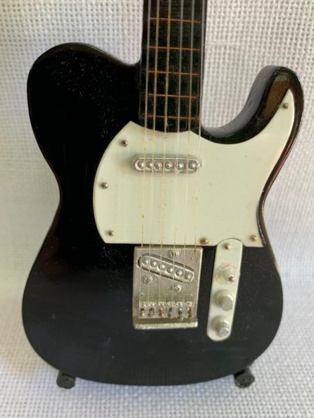 GUITARRA LISA FENDER TELECASTER Color Negro-Blanco