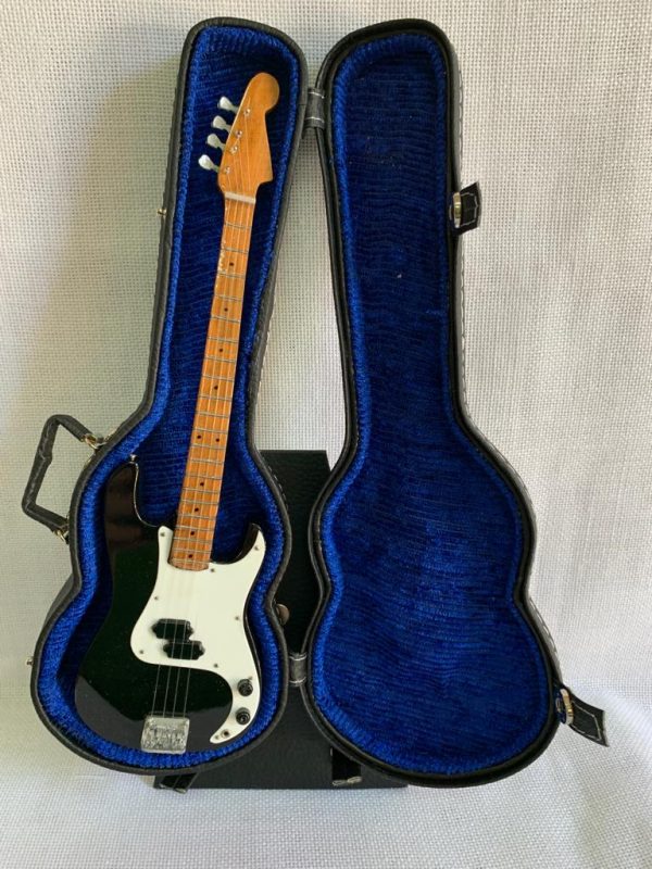 BAJO LISO FENDER-ROCK Color Negro/Blanco - Imagen 3