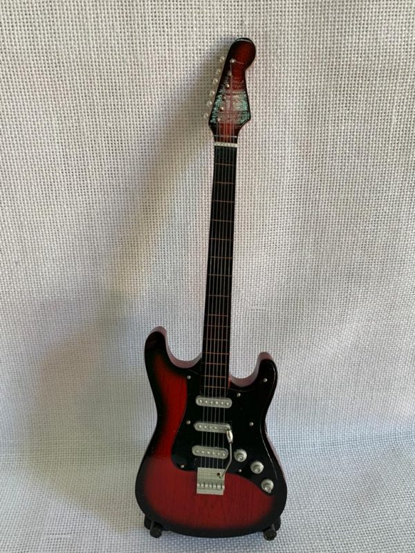 GUITARRA STANDARD LISA Color Rojo-Negro - Imagen 2