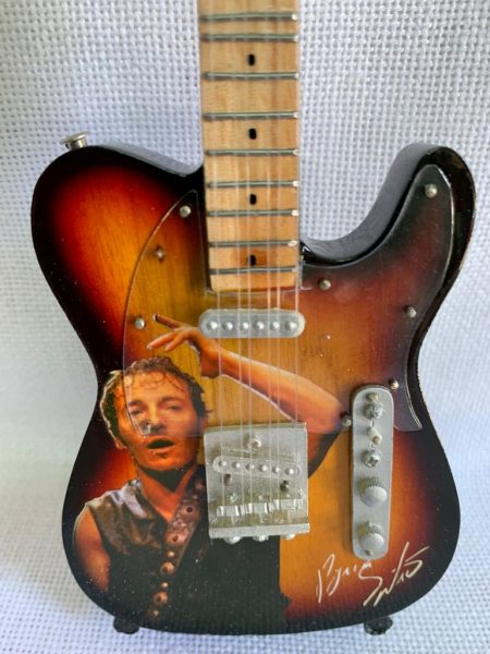 SPRINGSTEEN, BRUCE (Fender Telecaster-Color Madera con Firma del Boss)