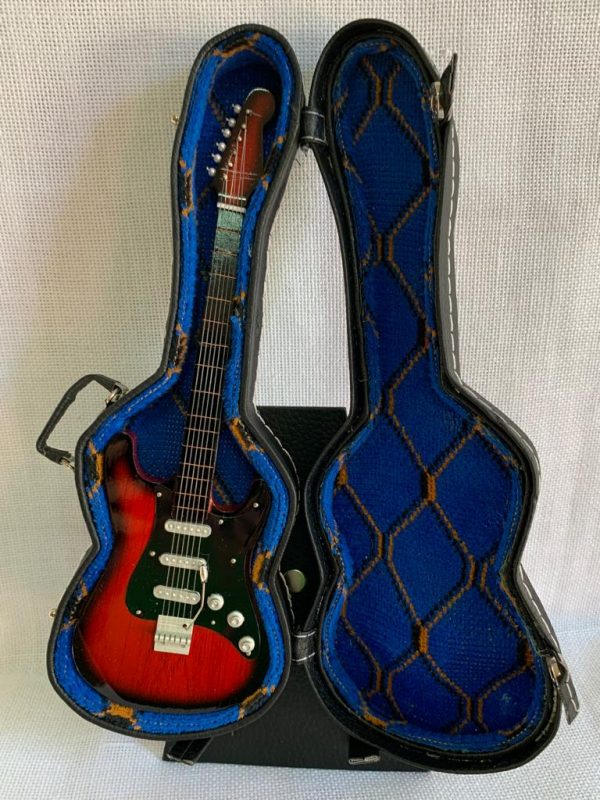 GUITARRA STANDARD LISA Color Rojo-Negro - Imagen 3