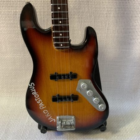PASTORIUS, JACO (Bajo Fender Jazz)