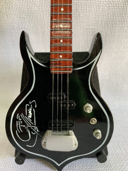 SIMMONS, GENE (Bajo Punisher de GENE SIMMONS-KISS)