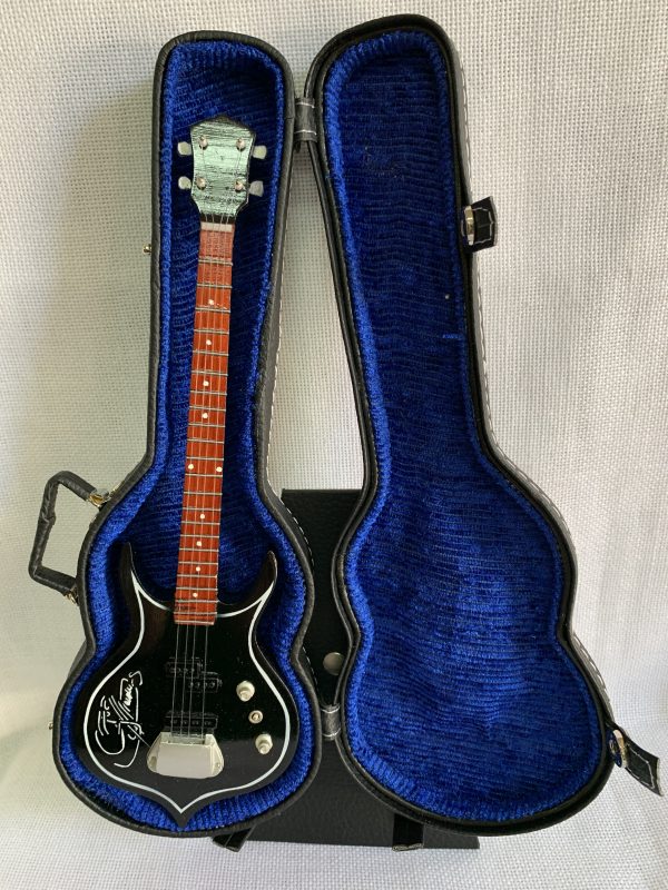 SIMMONS, GENE (Bajo Punisher de GENE SIMMONS-KISS) - Imagen 3
