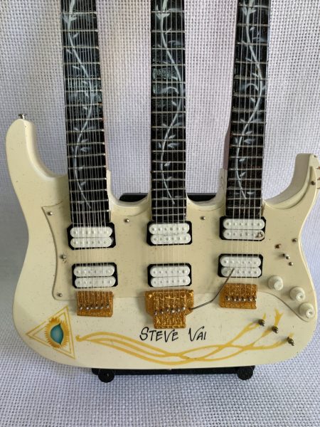 VAI, STEVE (Ibanez Triple Mastil)