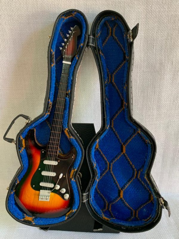 GUITARRA STANDARD LISA Color Madera-Negro - Imagen 3