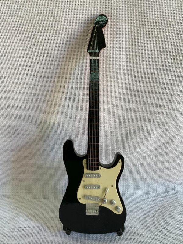 GUITARRA STANDARD LISA Color Negro-Blanco - Imagen 2