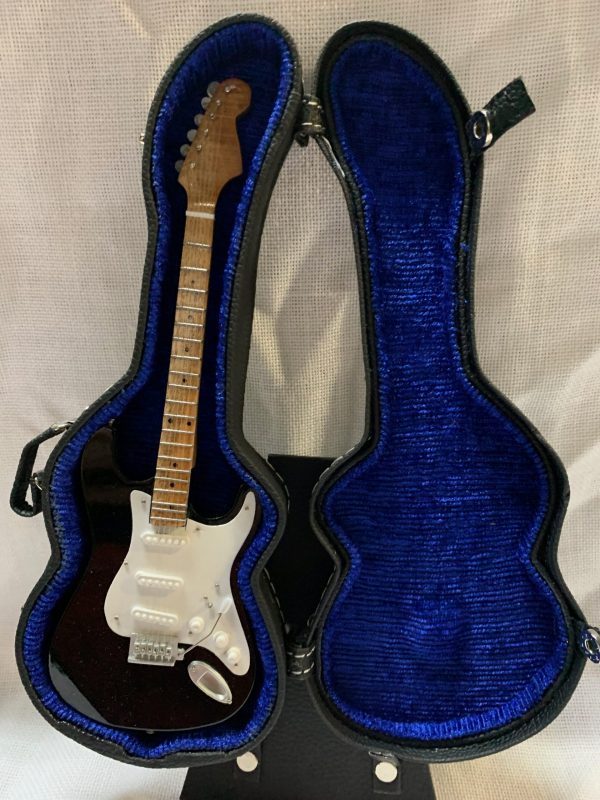 GUITARRA LISA FENDER STRATOCASTER Color Negro-Blanco - Imagen 3