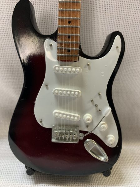 GUITARRA LISA FENDER STRATOCASTER Color Rojo-Blanco