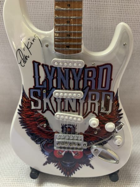 LYNYRD SKYNYRD - Guitarra FENDER STRATOCASTER de ED KING