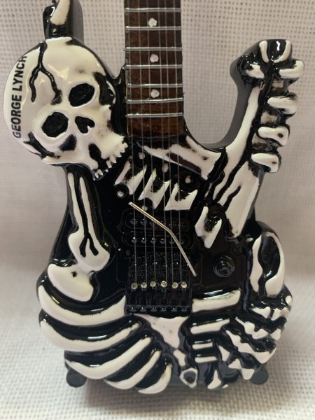 LYNCH, GEORGE - Guitarra ESP/JFROG SKULL AND BONES "MOM"
